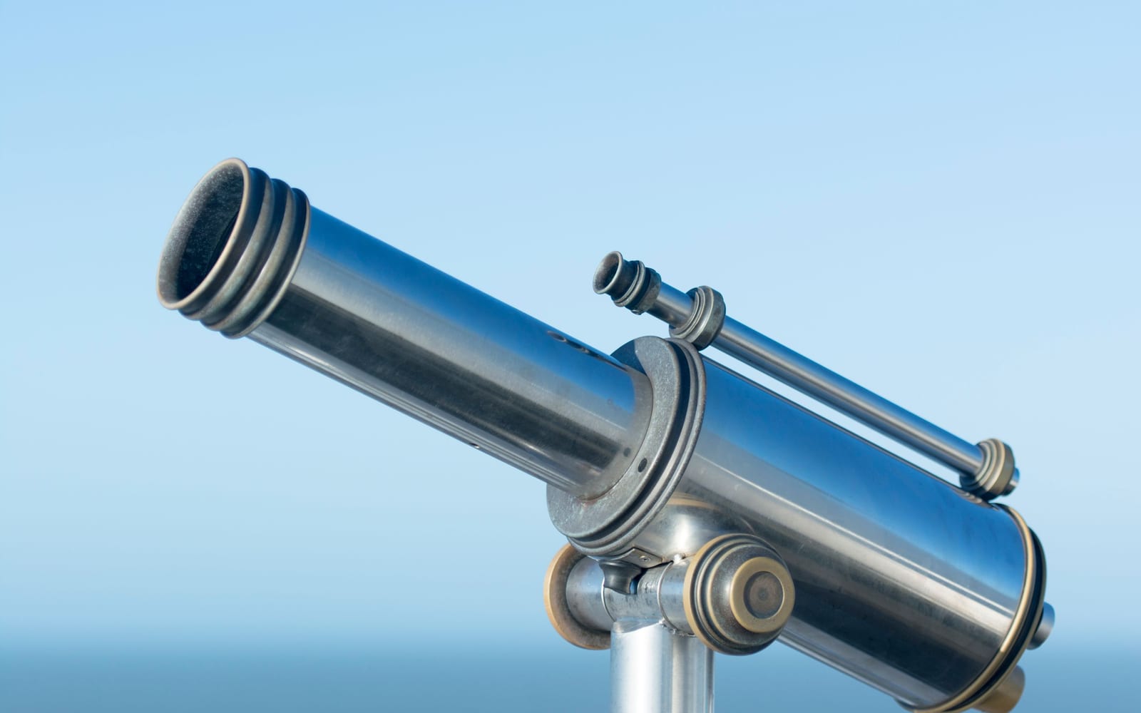 A mounted observation telescope trained on the horizon