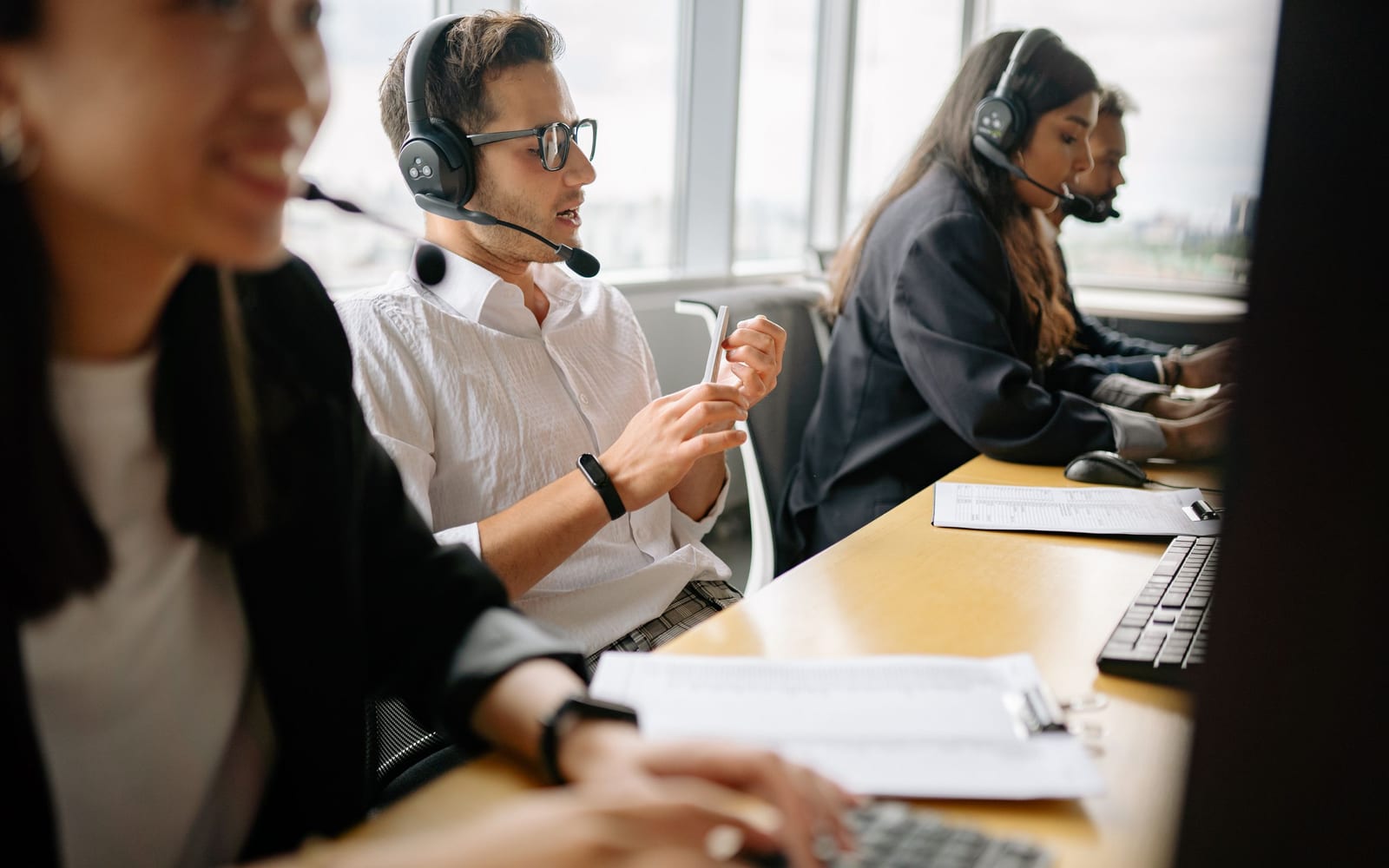 A service agent working with a headset in a contact centre.