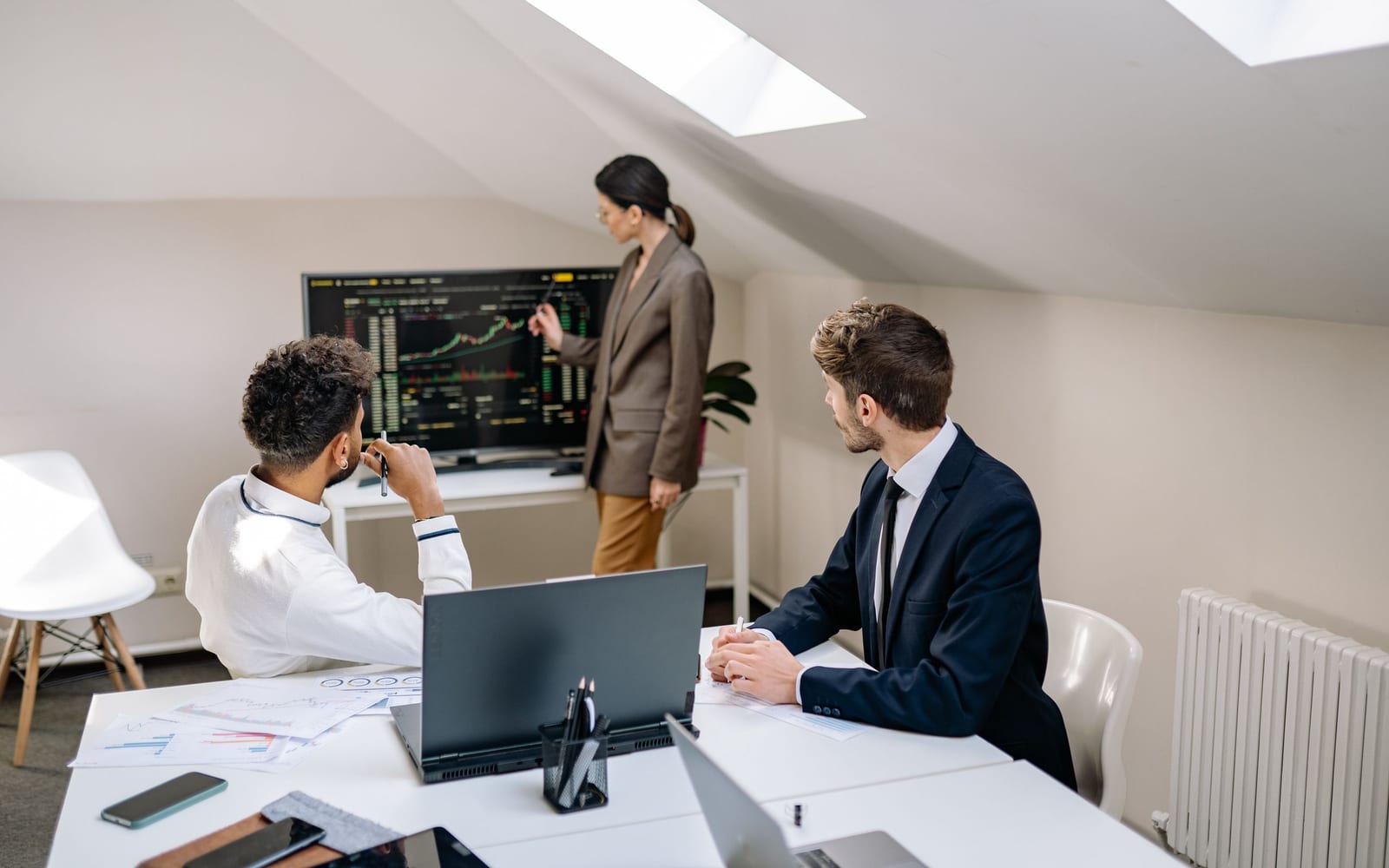 A finance meeting around a conference table.